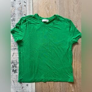 Aritzia Babaton Vibrant Green Crop Tee size XS everyday tee